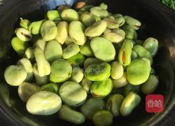 剁椒蚕豆的做法图解1
