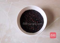 黑米粥的做法图解1