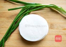 饺子皮葱油饼的做法图解2