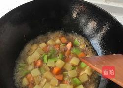 焖土豆丁的做法图解4