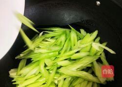 芹菜炒广肠的做法图解8