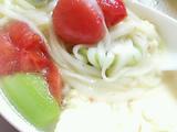 美味蔬菜鱼汤面