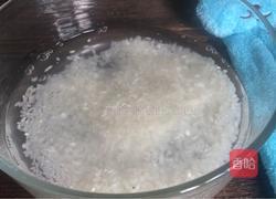 黄瓜虾米粥的做法图解1