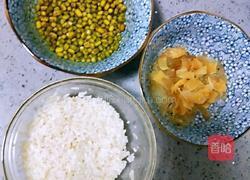 绿豆百合粥的做法图解1