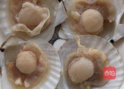 蒜蓉粉丝蒸扇贝的做法图解3