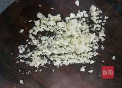 炝拌黑豆苗的做法图解7