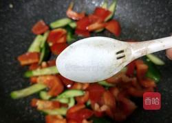 小乳瓜炒虾仁的做法图解11