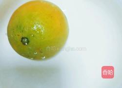 盐蒸橙子的做法图解1