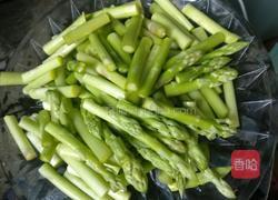 芦笋炒虾仁的做法图解2