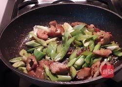 青蒜小炒肥肠的做法图解7