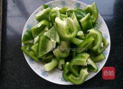 青椒炒蛋的做法图解1