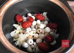 红枣莲子银耳汤的做法图解6