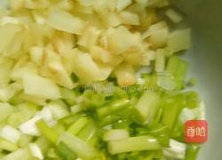 肉丝炒苦瓜的做法图解3
