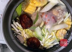 家常玉米排骨汤的做法图解9
