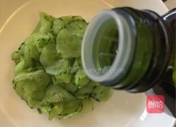 爽脆原味拌黄瓜的做法图解6