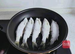 煎青凌子鱼的做法图解8
