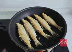 煎青凌子鱼的做法图解9