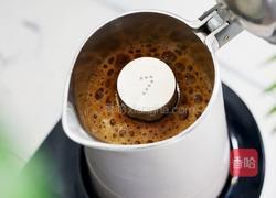 星巴克隐藏菜单中的“抹茶拿铁”的做法图解4