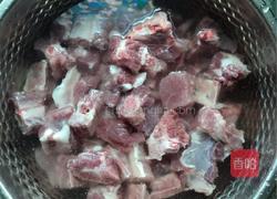 土豆烧排骨的做法图解1