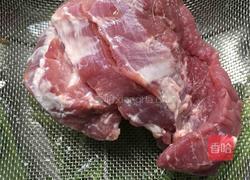 丝瓜炒肉的做法图解1