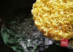 白菜炒芝士拉面的做法图解4
