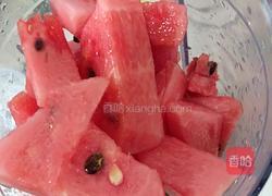 西瓜汁冷饮的做法图解2