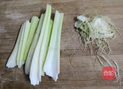 西芹萝卜丝的做法图解2