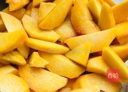甜甜蜜蜜黄桃罐头的做法图解5
