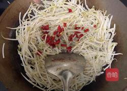 青椒豆芽菜的做法图解3