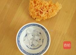椰果银耳羹的做法图解1