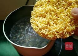 辣椒酱豆芽拌面的做法图解4
