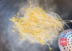 麻辣虾滑的做法图解1