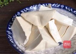木耳芹菜烧豆腐的做法图解1