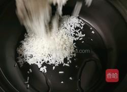皮蛋瘦肉粥的做法图解3