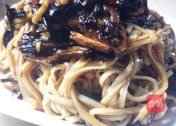 有点咸的葱油面的做法图解1