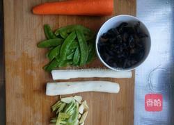 荷兰豆养生菜的做法图解1