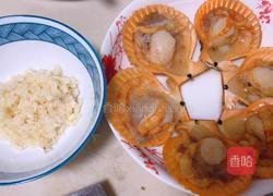 蒜蓉粉丝蒸扇贝的做法图解1
