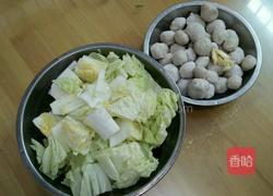 白菜肉丸子汤的做法图解2