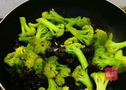 西兰花炒木耳的做法图解8