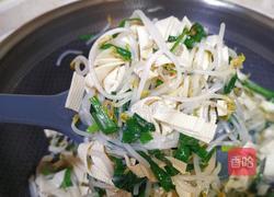 豆皮韭菜炒豆芽的做法图解8