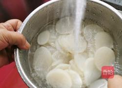白萝卜玉米面肉团子的做法图解2