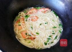 鲜虾鸡蛋面的做法图解6