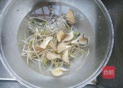 黄豆芽拌平菇的做法图解1