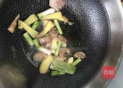 正宗清远味：焖乌鬃鹅的做法图解2