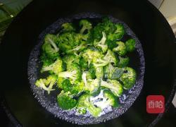 清炒西蓝花的做法图解1