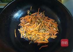 杏鲍菇炒肉丝的做法图解3
