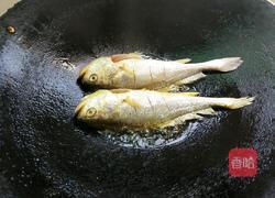 煎黄花鱼的做法图解4