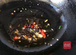 豆瓣酱炒凉粉的做法图解3