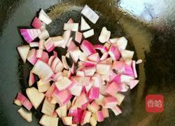 营养全面甜辣好吃的洋葱胡萝卜黄瓜肉丁的做法图解6