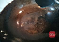 苘蒿瘦肉炒河粉的做法图解2